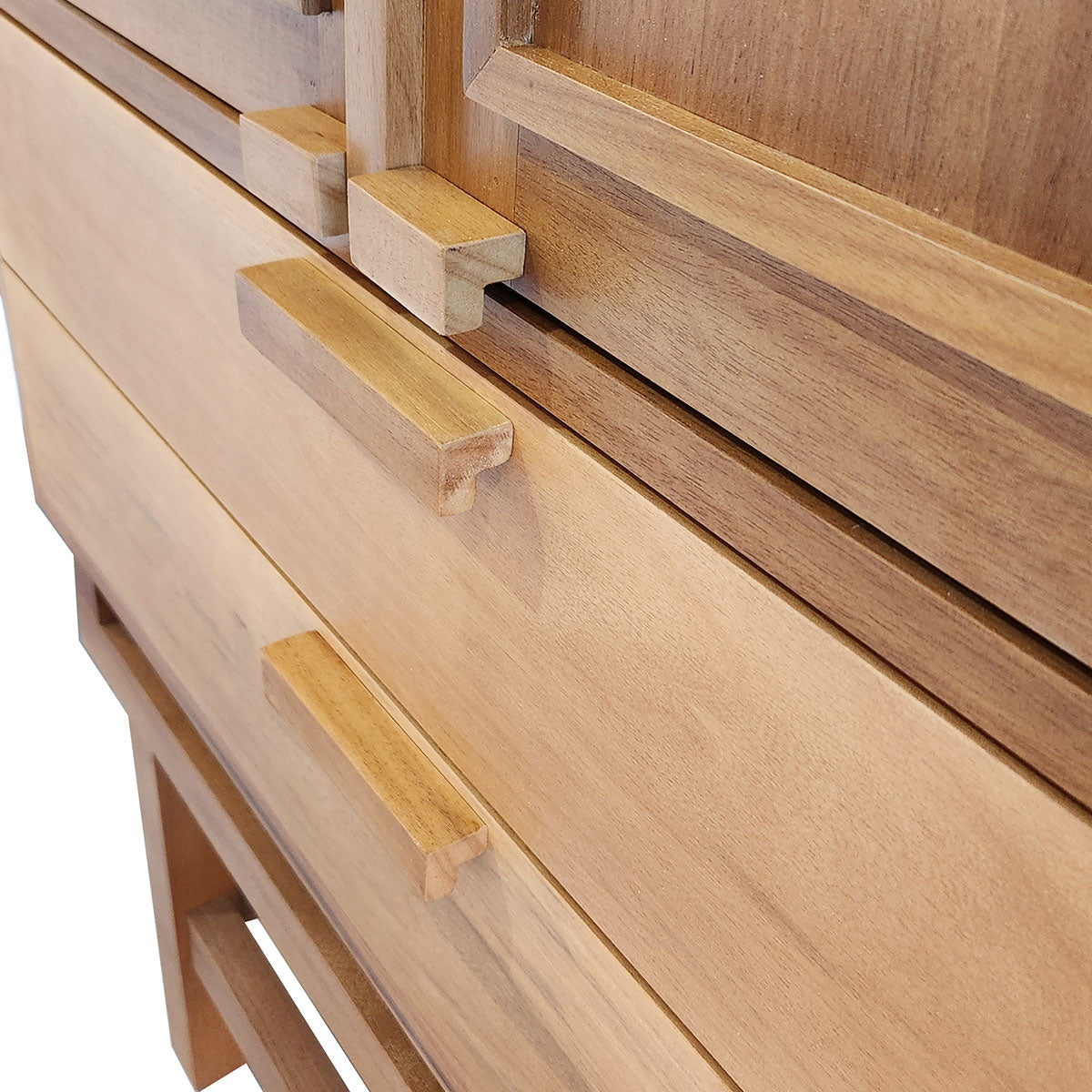 Armário de madeira maciça Retrô com 02 portas