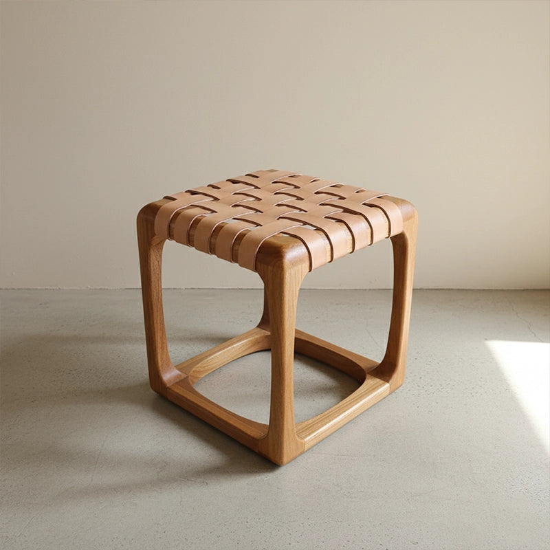 Banquinho Modelo Ó com assento em couro cru Natural