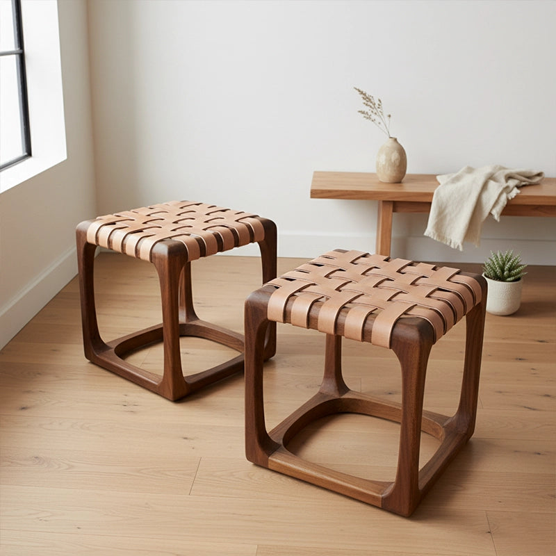 Banquinho Modelo Ó com assento em couro cru Natural