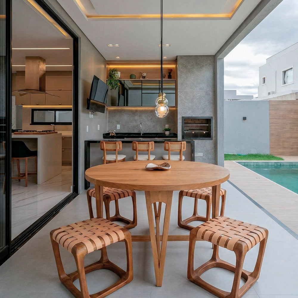 Conjunto Mesa Jantar Camburi Com 04 Banquinhos Ó assento em couro natural