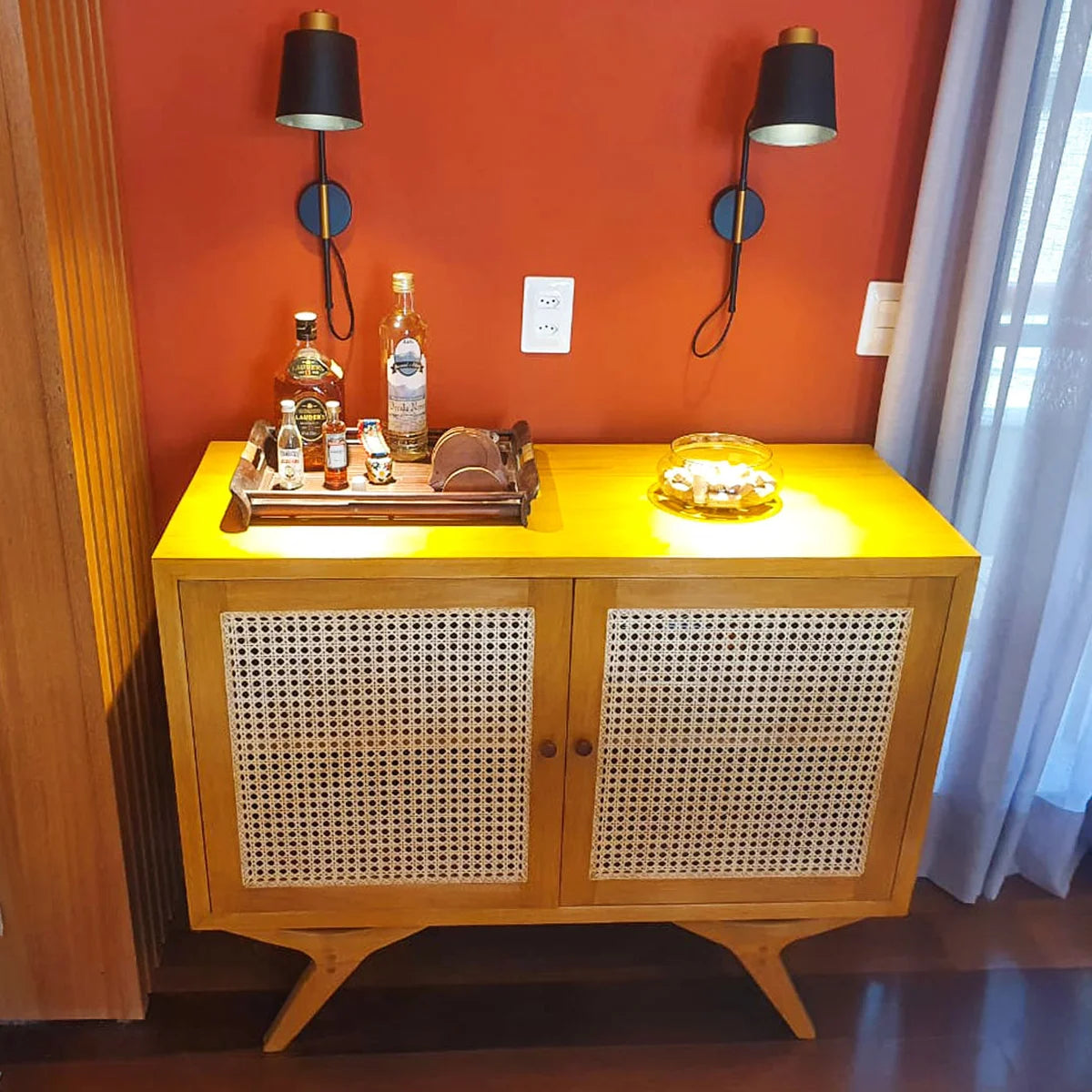 Buffet de Madeira Maciça Demolição Alvorada Com Portas em Palhinha Natural Indiana - Marcenaria Bicho do Mato