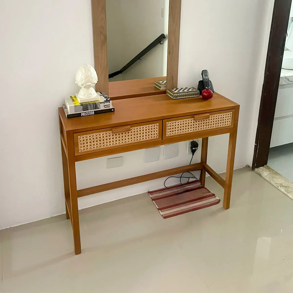 Escrivaninha De Madeira Maciça Demolição Palhinha Com Duas Gavetas