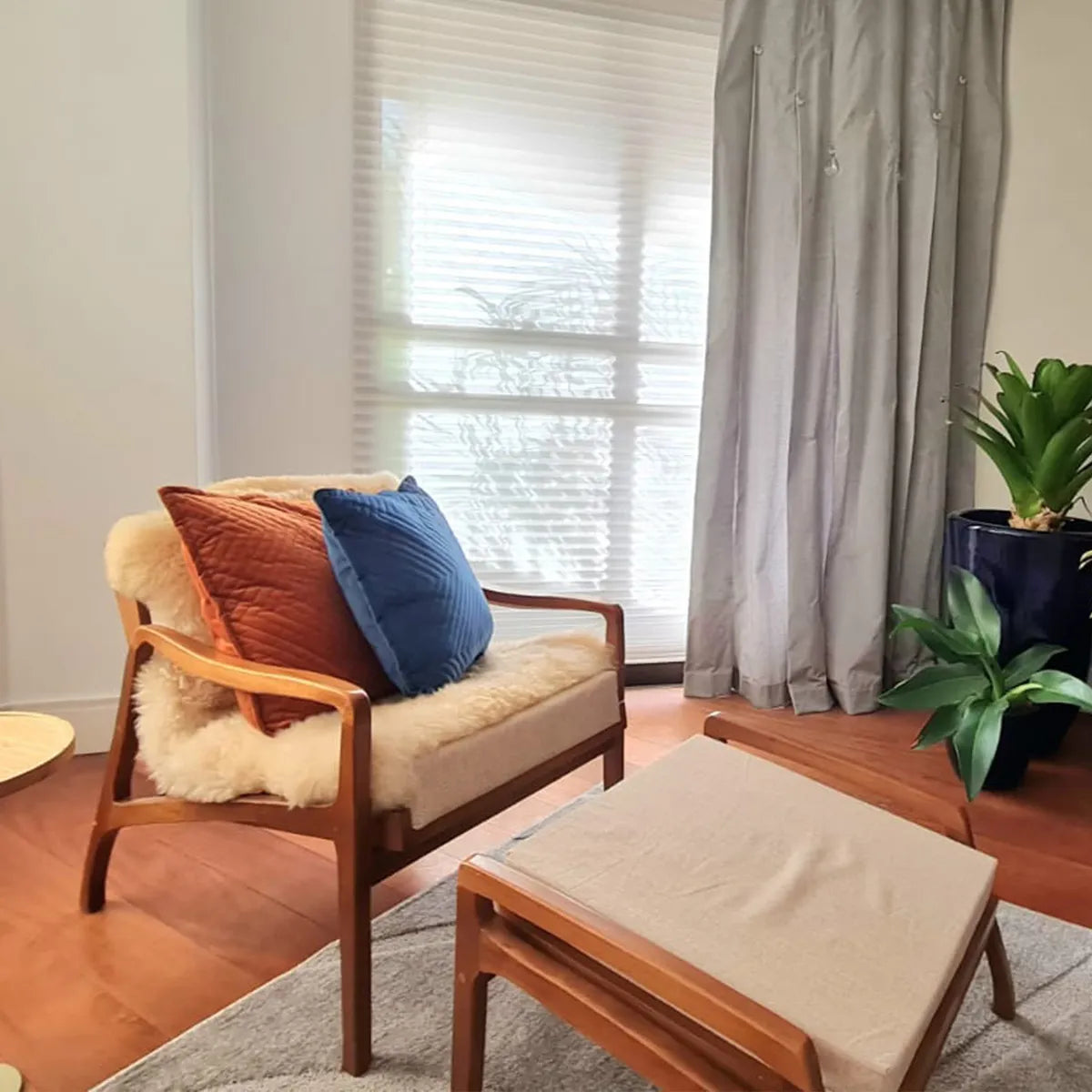 Conjunto de Poltrona E Puff Em Madeira Maciça Demolição Modelo Morumbi