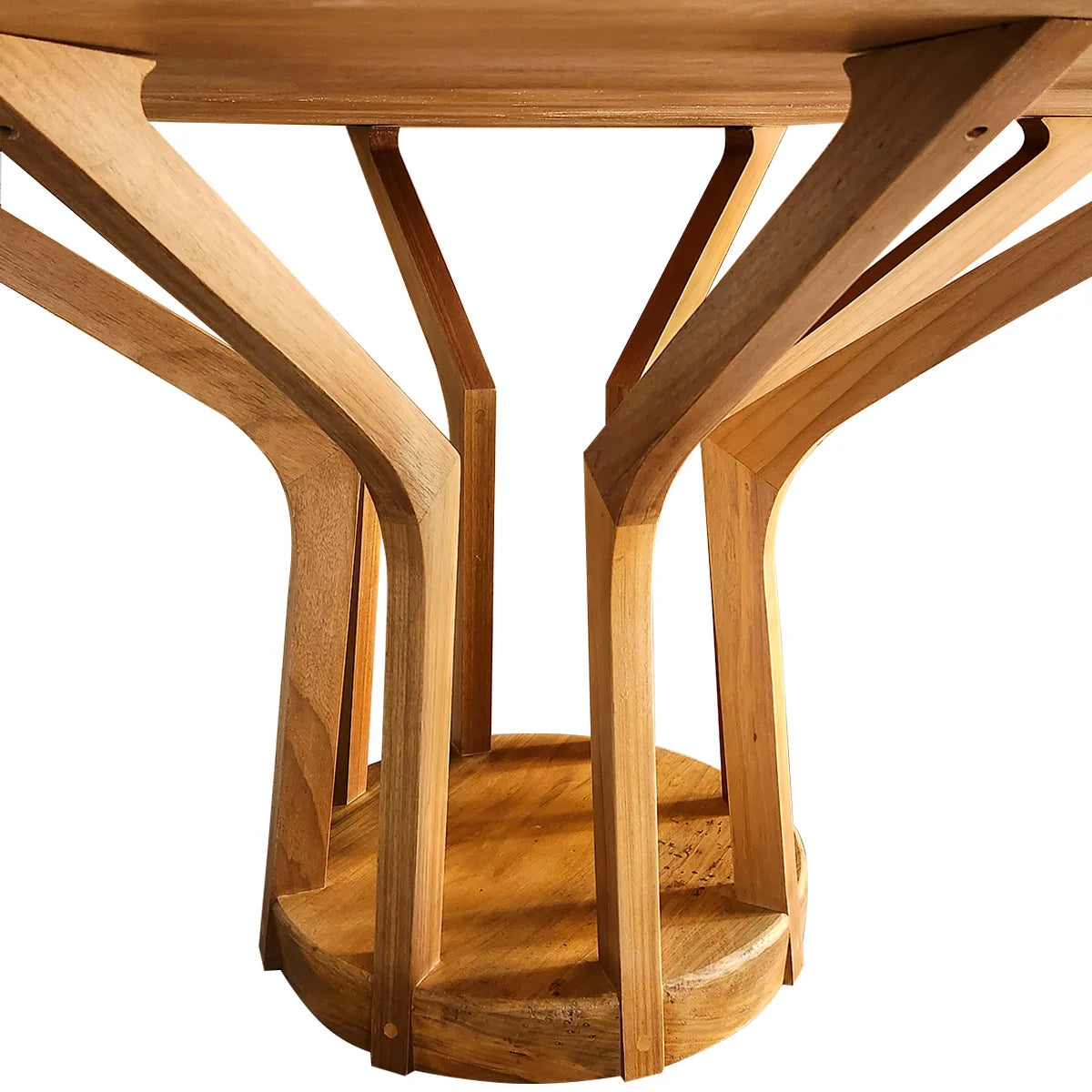 Mesa De Jantar Redonda Demolição Jambo Com Pés Trabalhados - Marcenaria Bicho do Mato