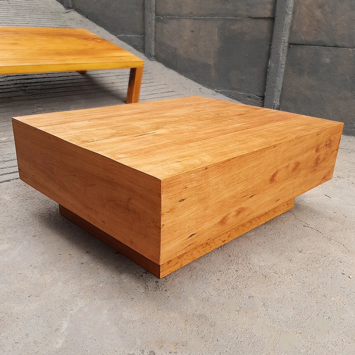 Mesa de Centro de Madeira Maciça Demolição Barra - Marcenaria Bicho do Mato