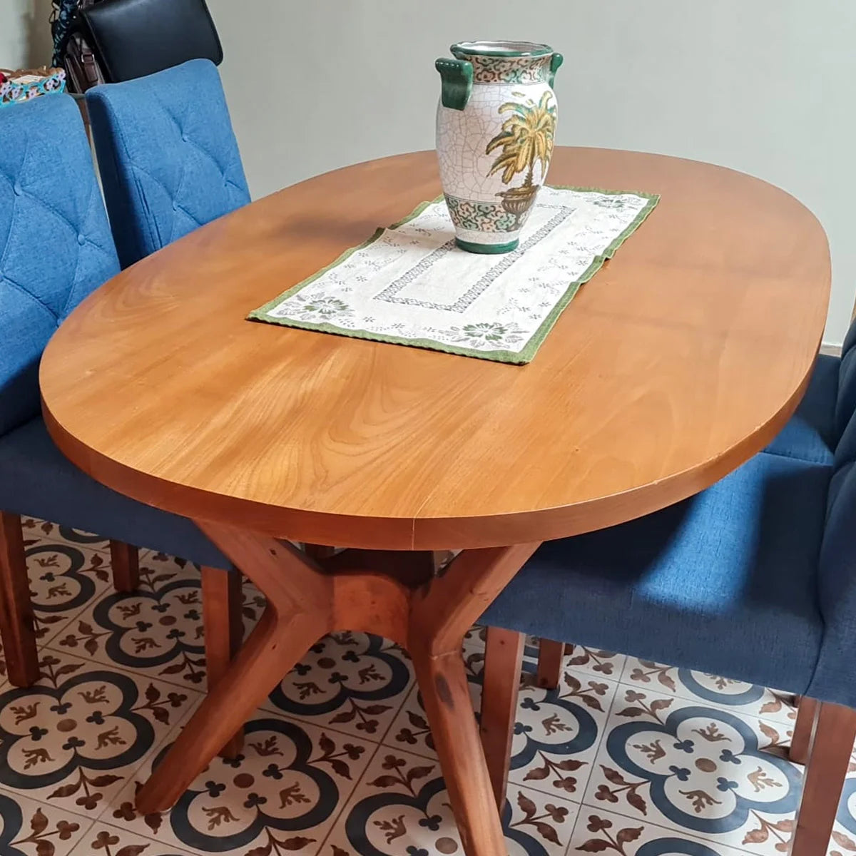 Mesa de Jantar De Madeira Maciça Demolição Com Tampo Oval Praia do Forte - Marcenaria Bicho do Mato