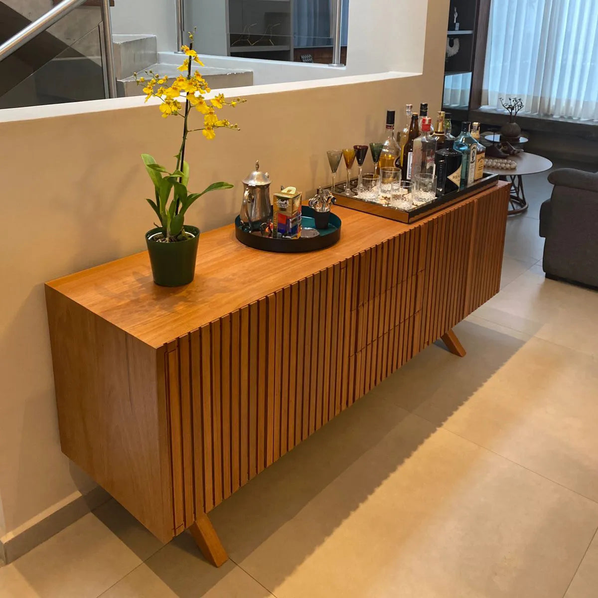 Rack De Madeira Maciça Demolição Ibirapuera Com 03 Gavetas Centrais - Marcenaria Bicho do Mato