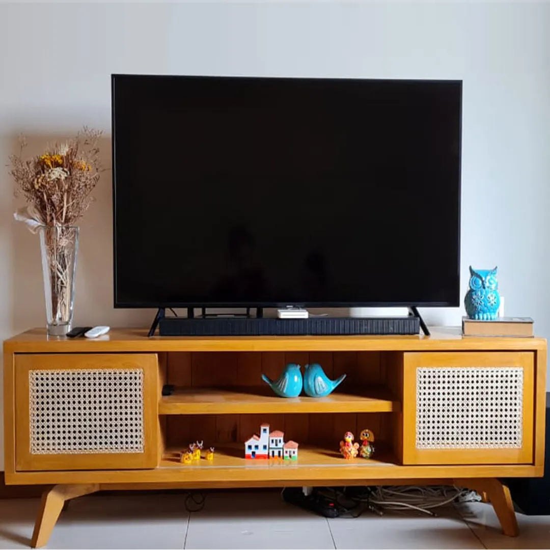 Rack De Madeira Maciça Demolição Olímpia Com duas Portas De Correr Em Palhinha Natural Indiana - Marcenaria Bicho do Mato