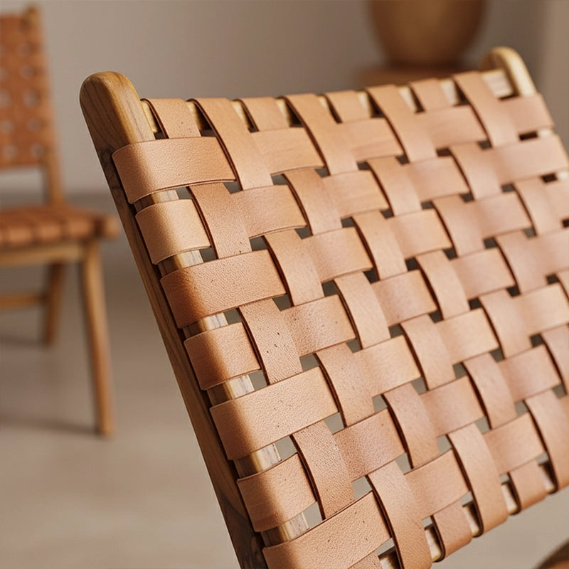 Poltrona de Madeira Teka em Couro Cru Caraíva