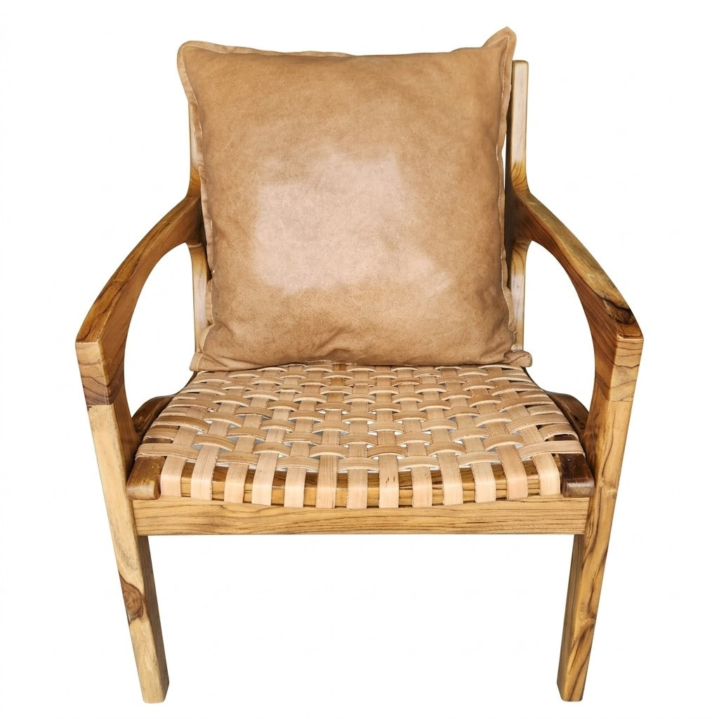 Poltrona em madeira maciça com braço modelo Encanto com Almofada